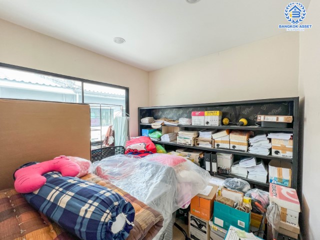 *****ทาวน์โฮมมือสองย่านนนทบุรีฯ ม.บ้านกลางเมือง รัตนาธิเบศร์ เนื้อที่กว้าง 18.10 ตร.ว. บ้านสไตล์ home office หน้าบ้านไม่ชนกับใคร พร้อมฟังก์ชัน 3 ห้องนอน 3 ห้องน้ำ ที่จอดรถ 2 คัน บนทำเลแห่งการเดินทาง ใกล้รถไฟฟ้าสายสีม่วง "สถานีบางกระสอ" และทางด่วน "ศรีรัช"